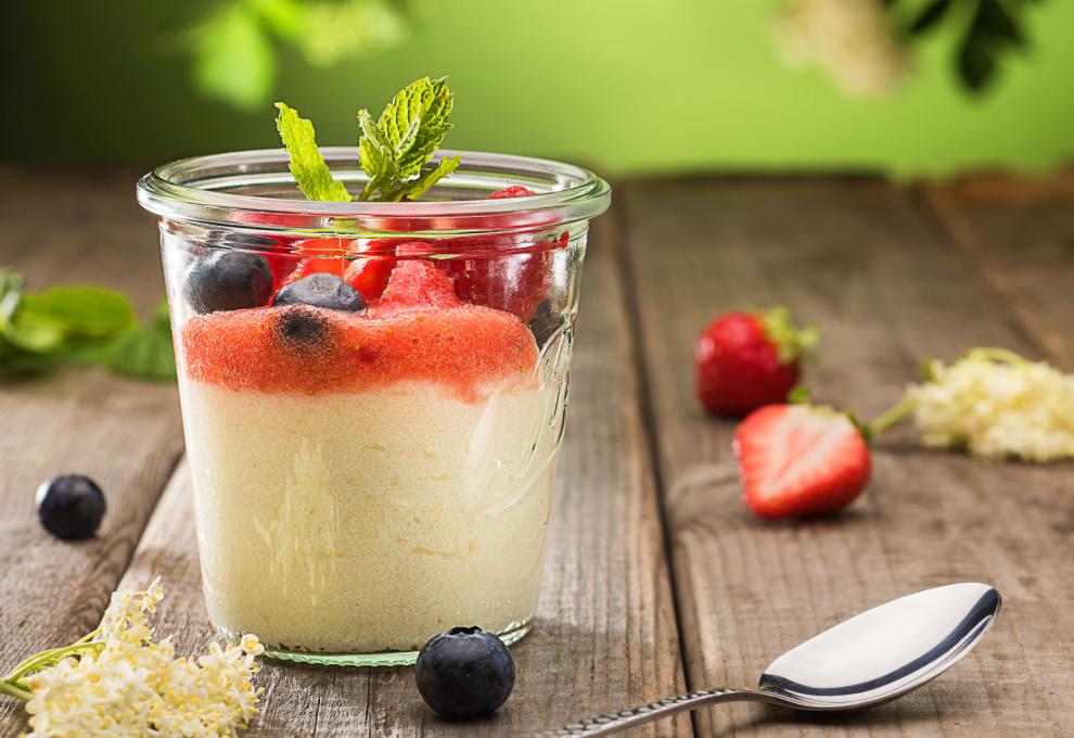 Grießpudding mit Holunderblütenaroma