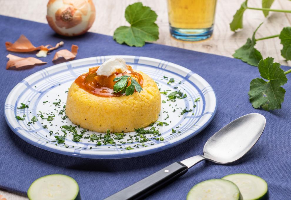 Zucchinigulasch im Polentaring