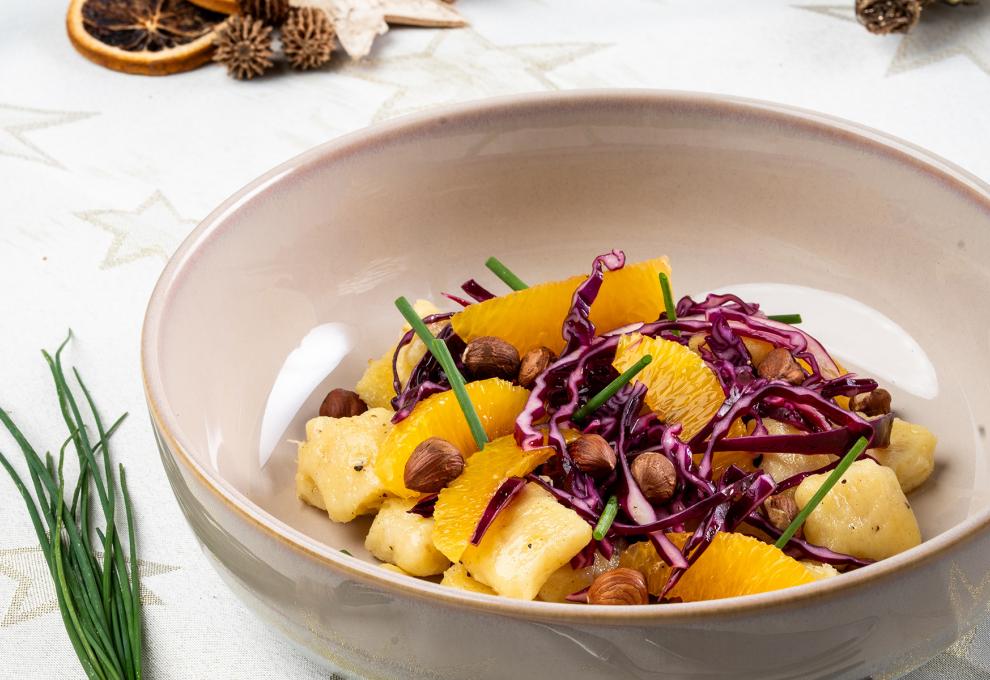 Pastinakengnocchi mit Rotkraut-Orangensalat