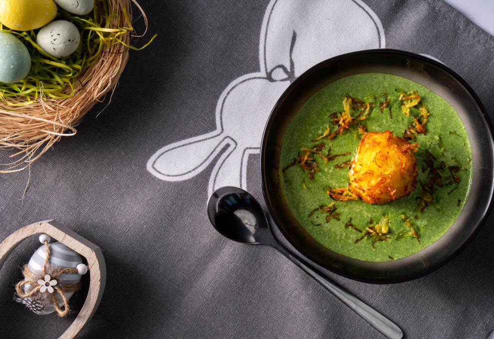 Bärlauchcremesuppe mit knusprigem Ei