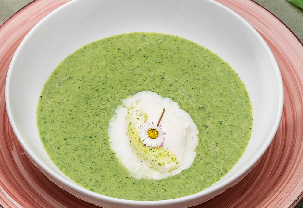 Frühlingssuppe mit Spinat und Brunnenkresse