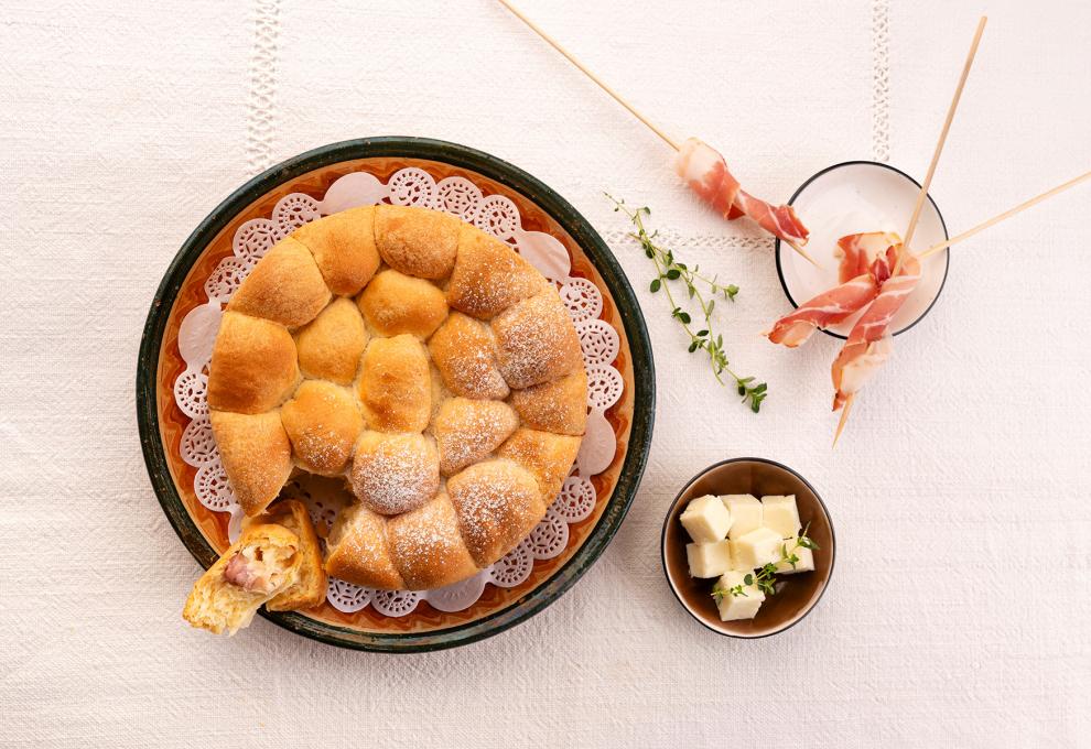 Speck-Brioche-Torte mit Schafkäse 