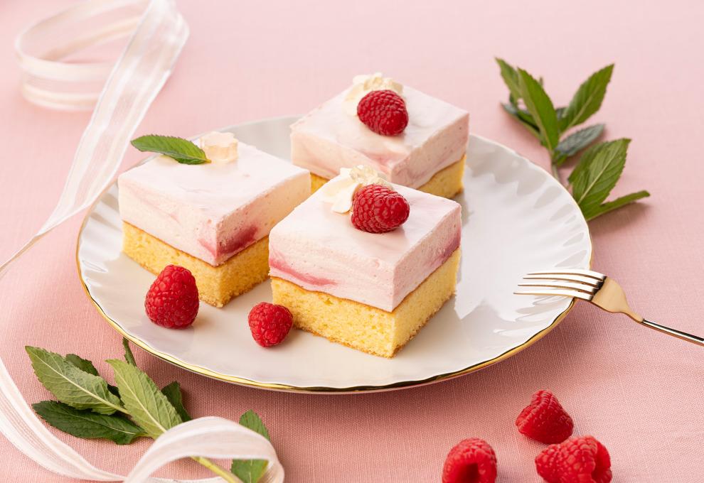 Apfelfrizzanteschnitte mit Himbeeren
