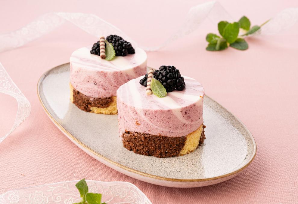 Sauerrahm-Brombeer-Schnitte