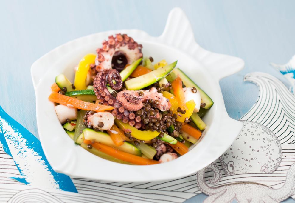 Oktopus-Gemüsesalat mit Belugalinsen | Foto: Mona Lorenz