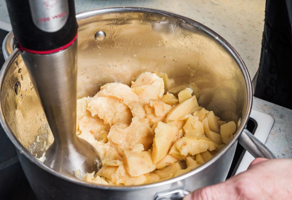 Quitten kochen und pürieren für Quittenkas