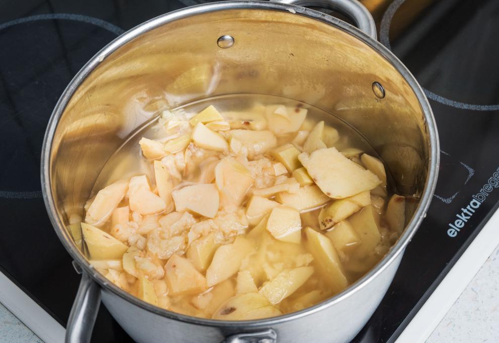 Quitten schneiden für Quittenkas