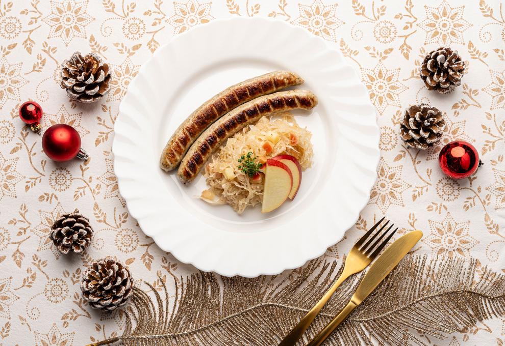 Bratwürstel mit Apfel-Sauerkraut