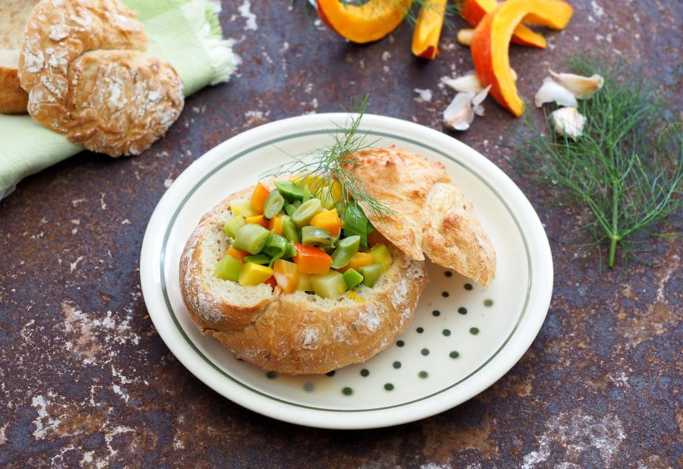 Gemüseeintopf im Brot 