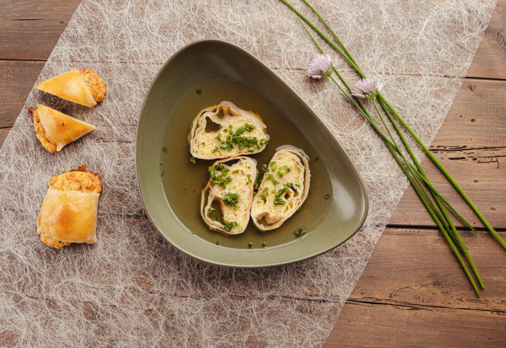 Topfenstrudel mit Schinkenwürfeln 