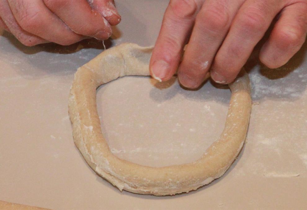 Teig zu Beugerln formen