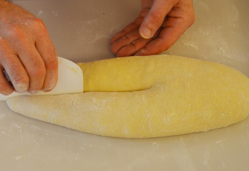 Den schlanken Teil einschneiden