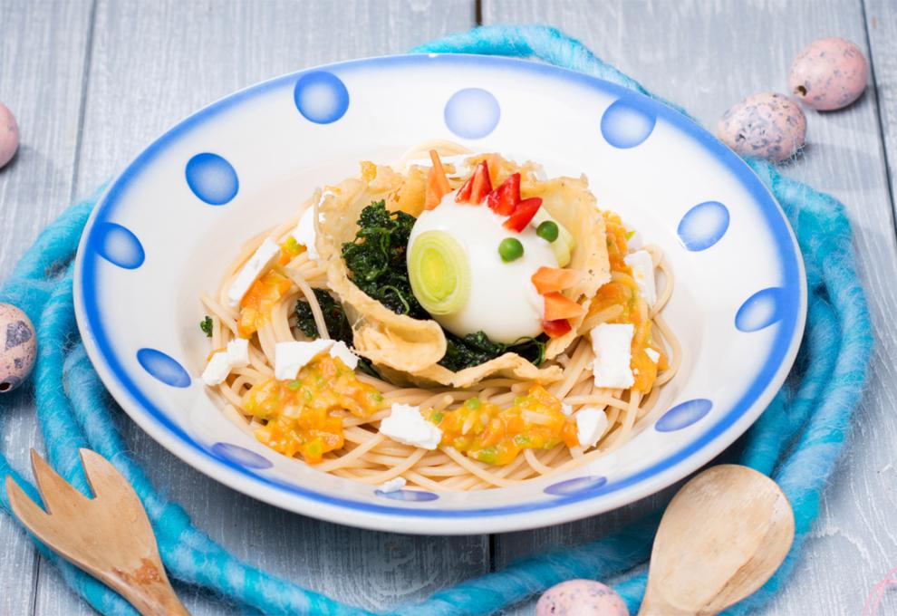 Weiches Ei im Spaghettinest