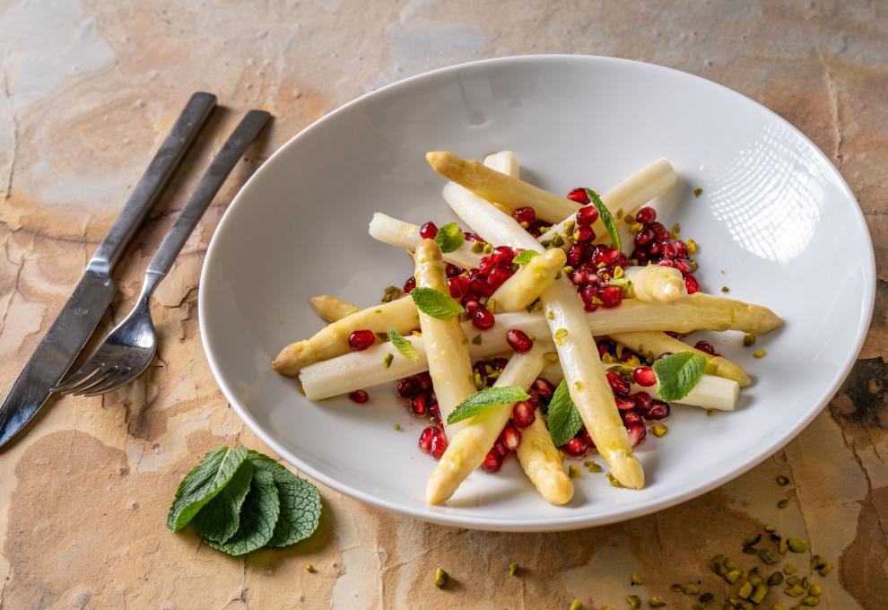 Spargel mit Granatapfelvinaigrette