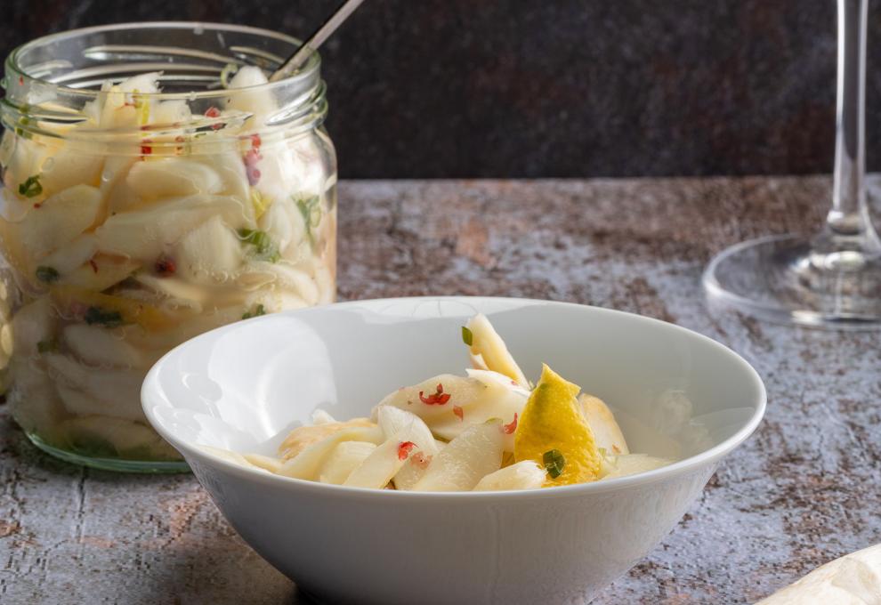 Fermentierter Spargel mit rotem Pfeffer