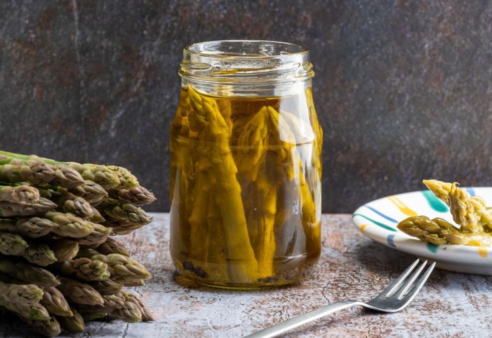 Grüner Spargel in Olivenöl