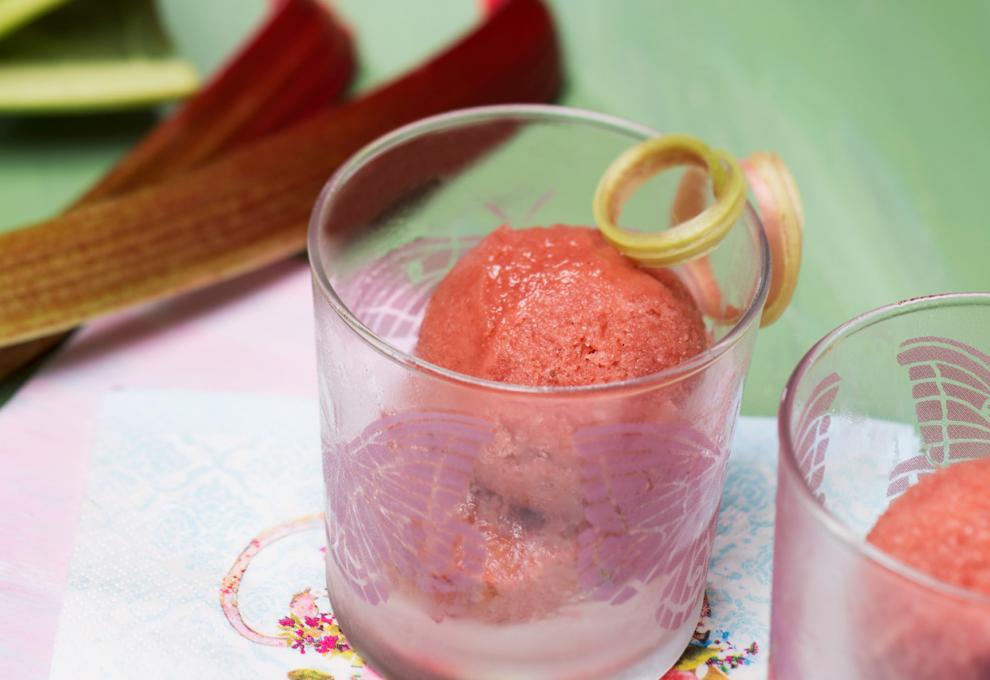 Rhabarbersorbet mit Schilcher