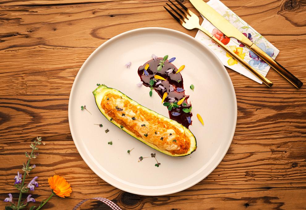 Zucchini mit vegetarischer Couscousfülle