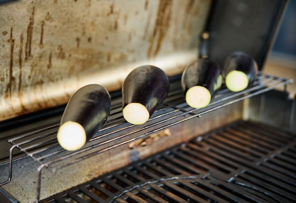 Melanzani am Grill weich garen