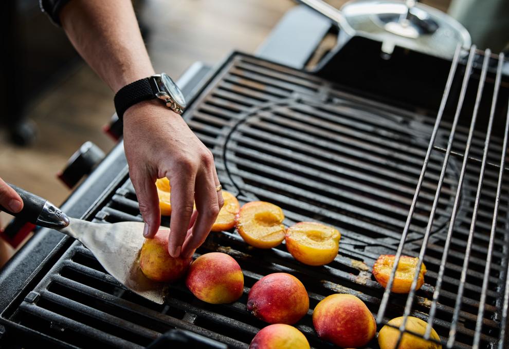 Pfirsiche umdrehen und weitergrillen