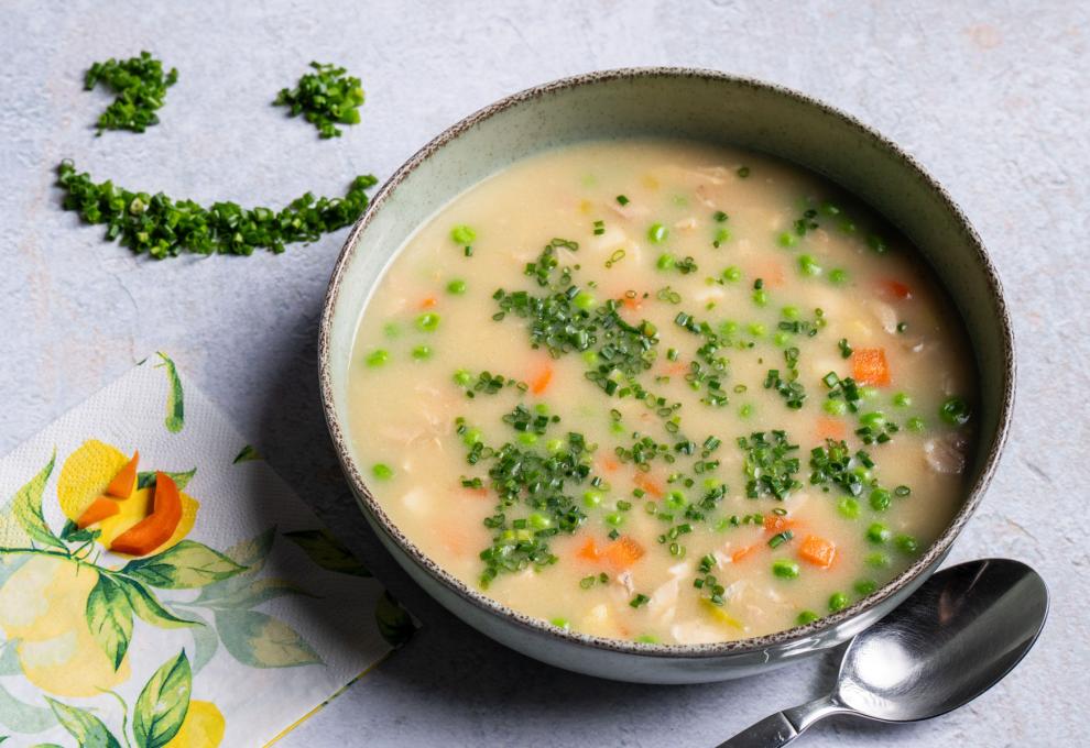 Hühnereinmachsuppe mit Erbsen
