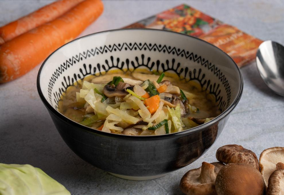 Miso-Kraftsuppe mit Gemüse