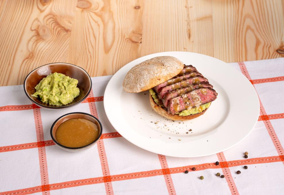 Steaksandwich mit Avocado