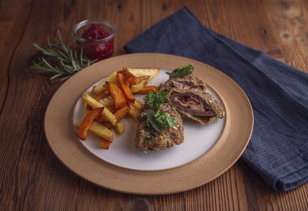 Gefüllte Hirschschnitzel mit Kürbiskernpanier