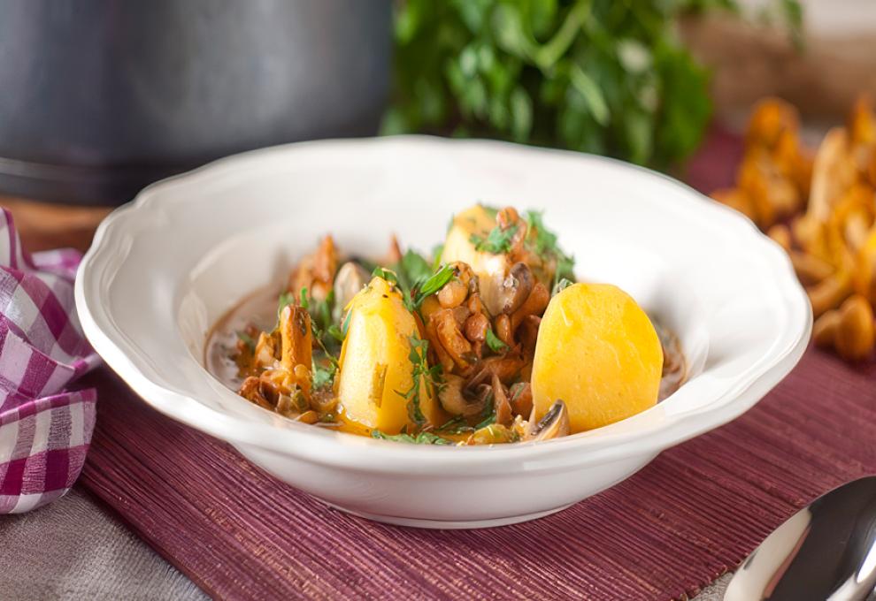 Schwammerlgulasch mit Erdäpfeln 