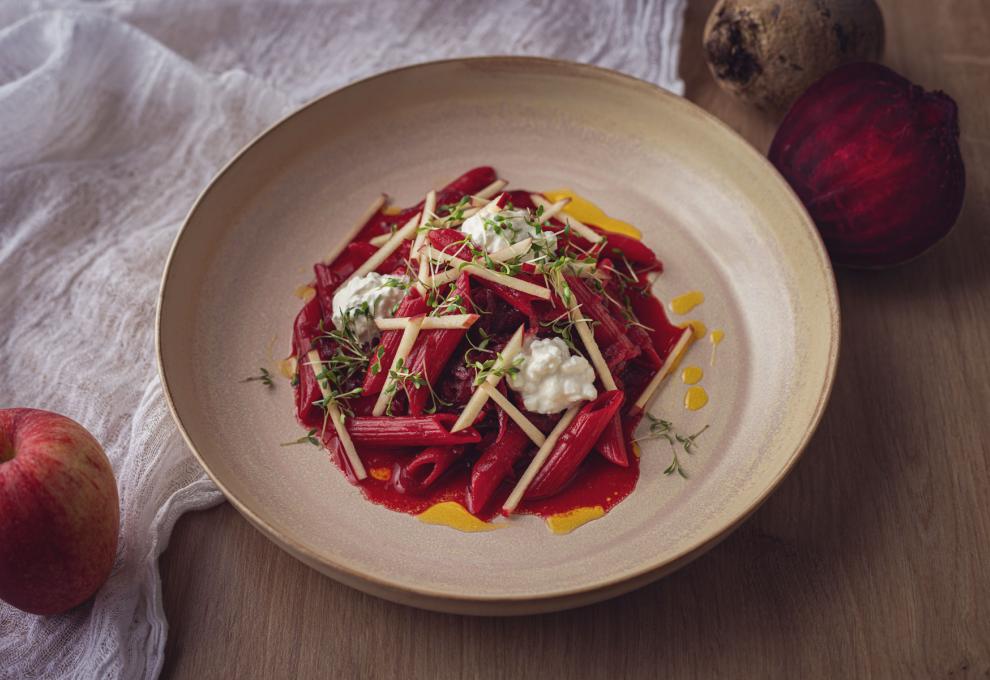 One-Pot-Rote-Rüben-Pasta mit Hüttenkäse
