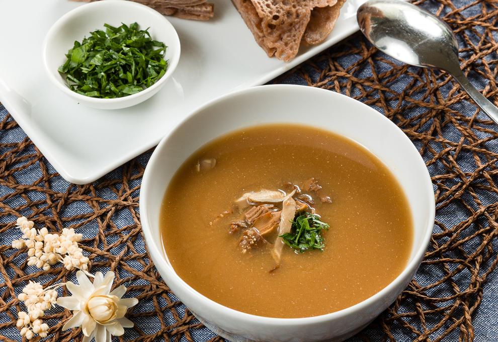 Uromas Heidentommerl mit saurer Pilzsuppe