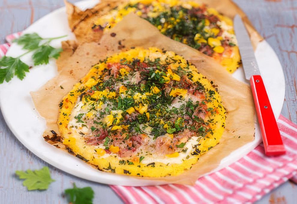Polenta-Pizza mit Speck 