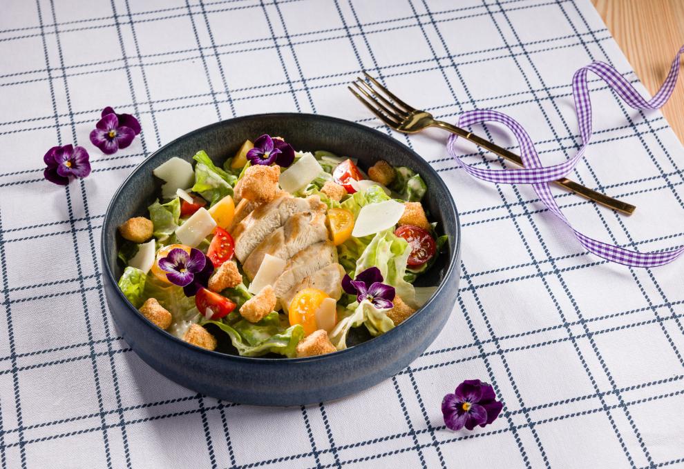 Caesar Salad mit Gnocchi