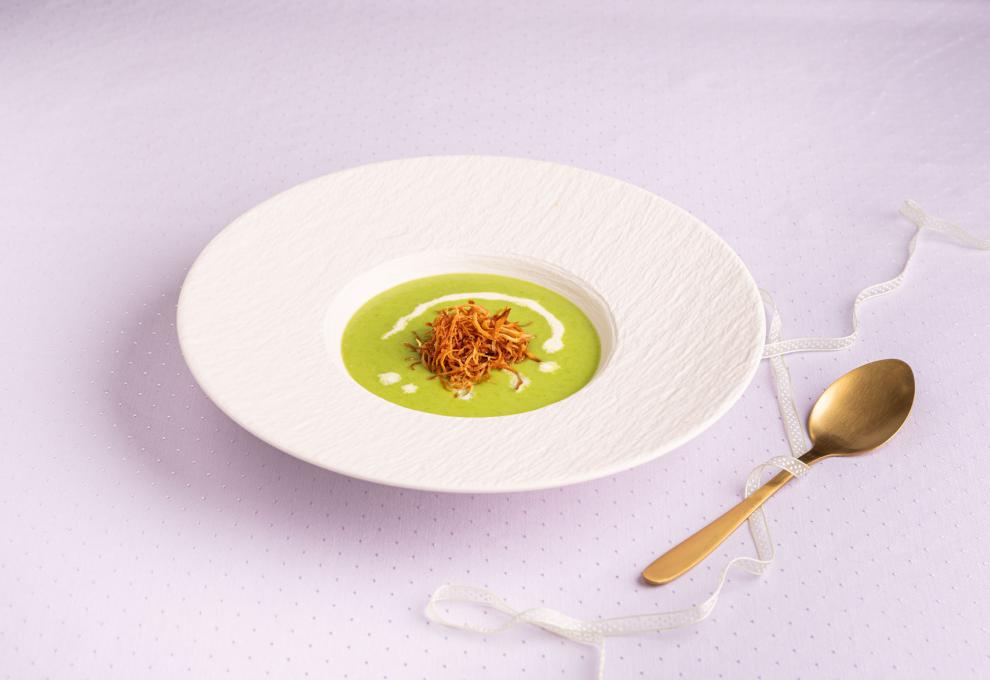 Erbsenschaumsuppe mit Krenstroh