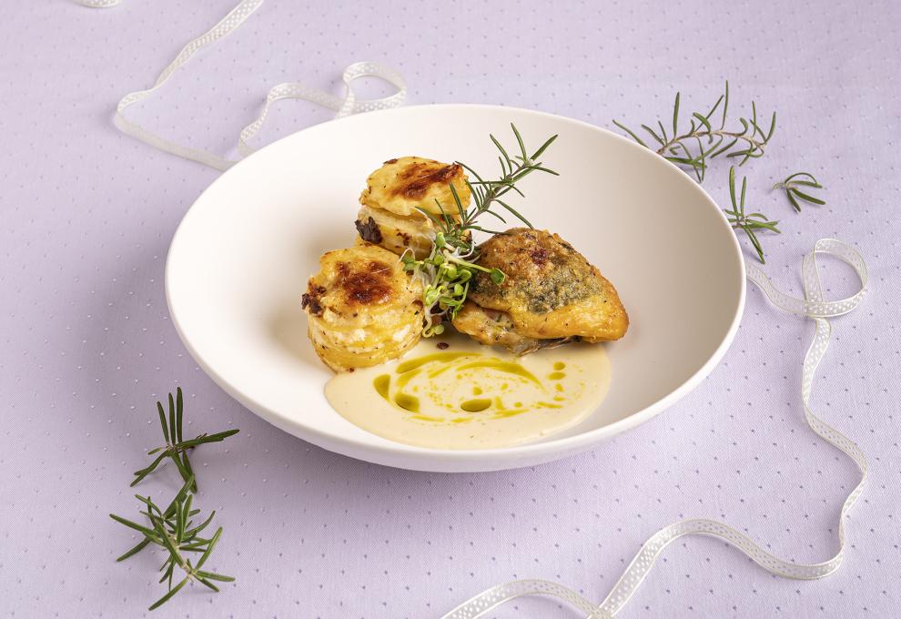 Gefülltes Kräuterhendl mit Erdäpfelgratin