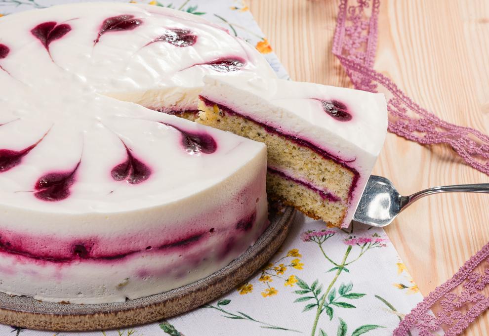 Joghurt-Zitronen-Torte mit Beeren