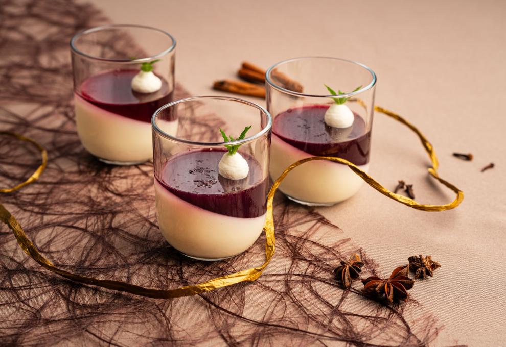 Panna cotta mit Glühweingelee