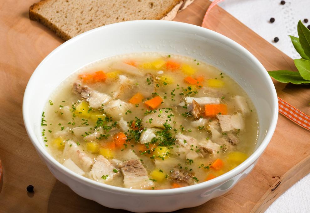 Saure Suppe mit Schweinshaxerln