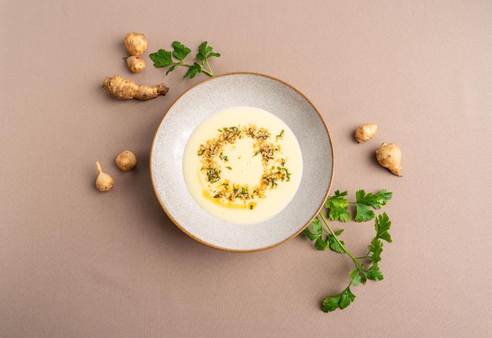 Topinamburcremesuppe mit Sesamcrunch