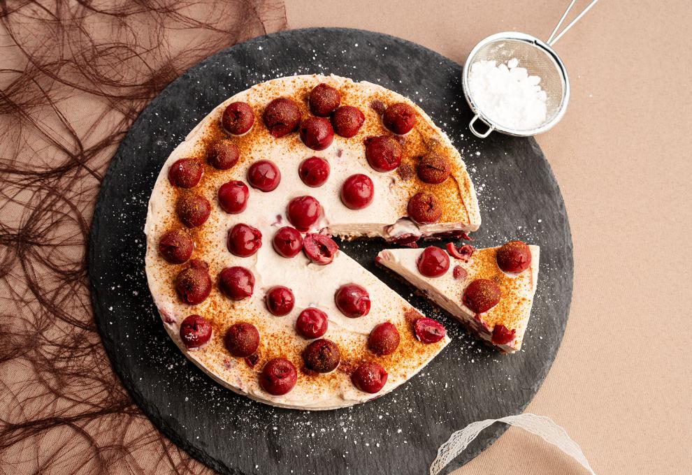 Weichseltarte mit Spekulatiusboden