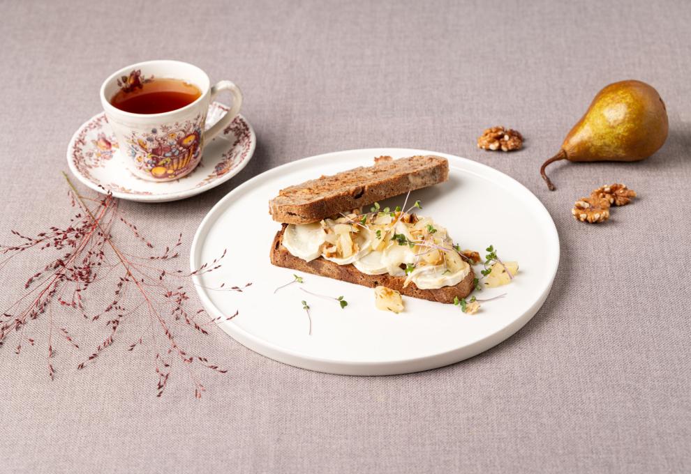 Ziegenkäse-Birnen-Sandwich