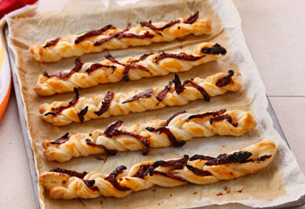 Blätterteigzöpfe mit Tomaten und Oliven