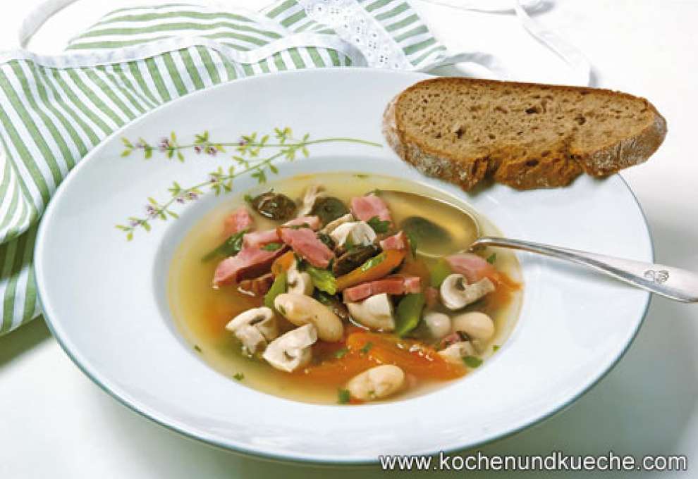 Deftige Bohnensuppe mit Selchfleisch