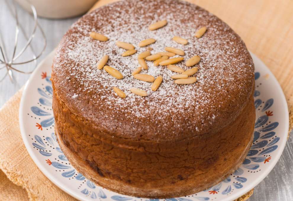 Butterkuchen mit Pinienkernen