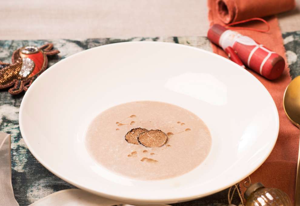 Cremige Geflügelsuppe mit Trüffelöl