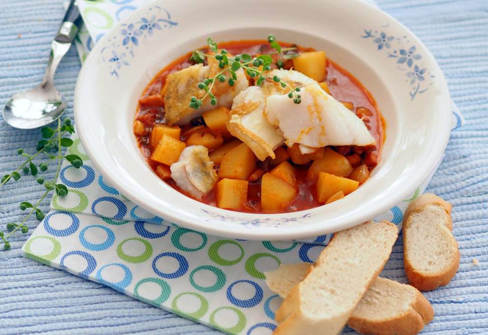 Erdäpfelgulasch mit gebratenem Zander