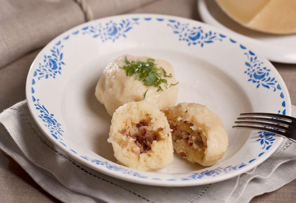 Käse-Speck-Knödel mit Erdäpfelteig