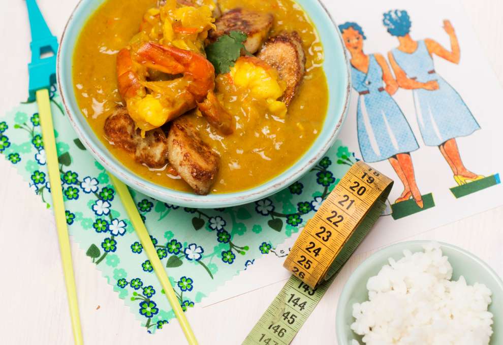 Garnelencurry mit Bananen, Ingwer, Honig und Zimt