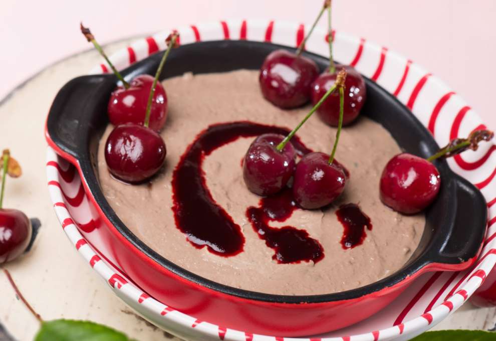 Geflügellebermousse mit Rotweinkirschen