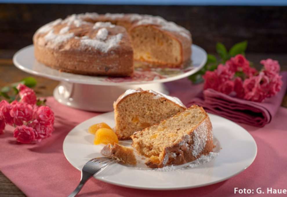 Vollkorn-Kranzkuchen mit getrockneten Marillen